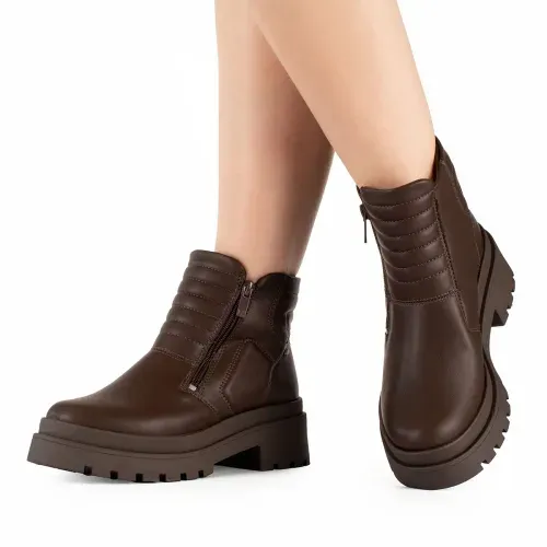 Bota Dakota de Cano Curto Marrom